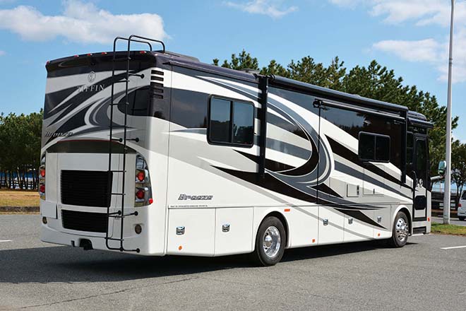 2017 TIFFIN ALLEGRO BREEZE 32BR