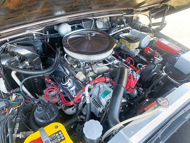 搭載エンジンはAMC時代から受け継いだ360ci（3.9?）V8