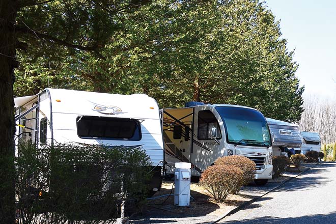 ムースファミリーキャンプリゾートに アメリカントレーラーが集結