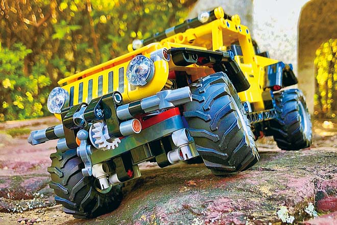 LEGO TECHNIC Jeep Wrangler