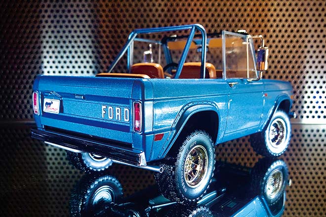 1/18 GREENLiGHT 1969 FORD BRONCO SPORT