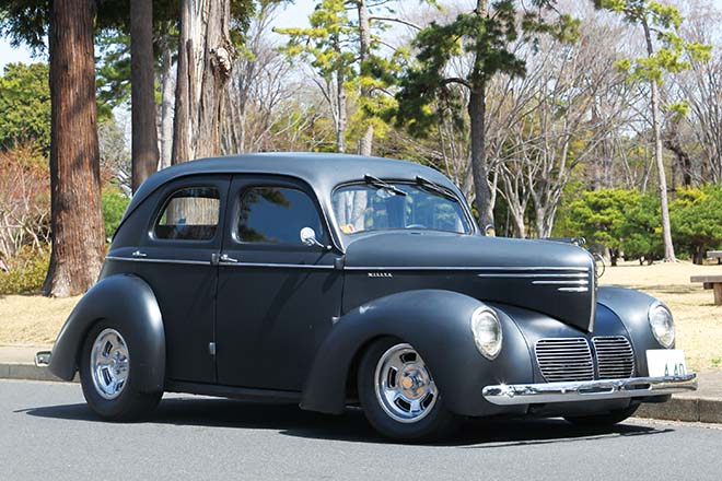 利便性の高い4ドアでありながら2ドア同様のスタイリッシュな ウィリスセダン