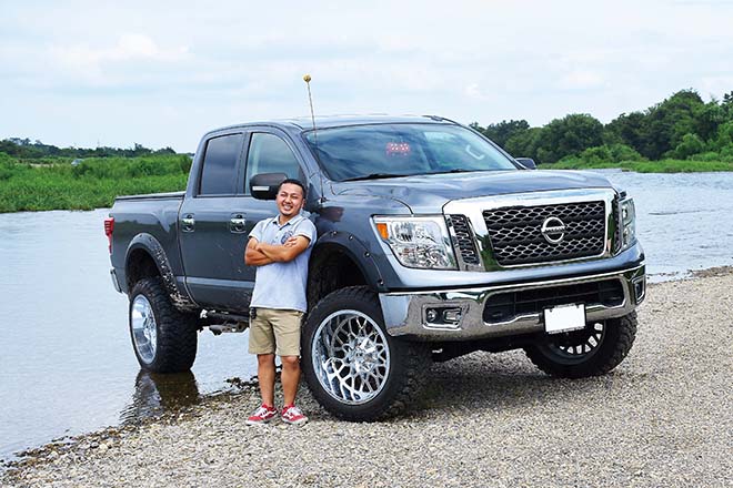 2018 NISSAN TITAN Crew Cab SV