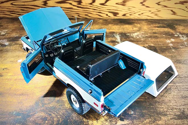 1/18 ACME　1972 CHEVY K5 BLAZER LIFTED VERSION