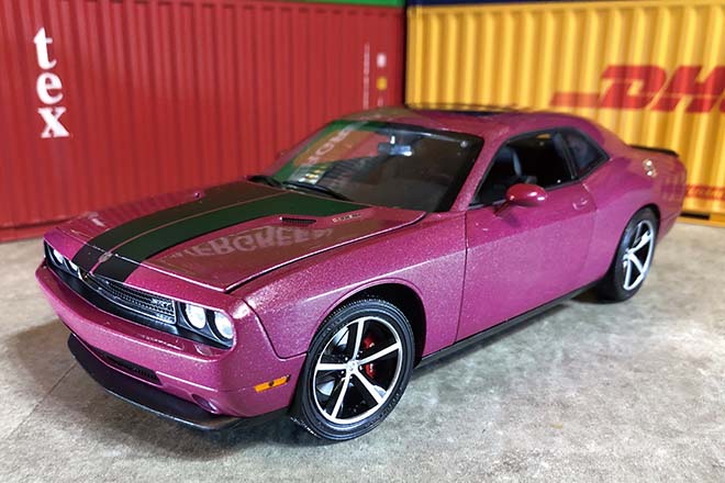 1/18 HIGHWAY 61 2010 DODGE CHALLENGER SRT8